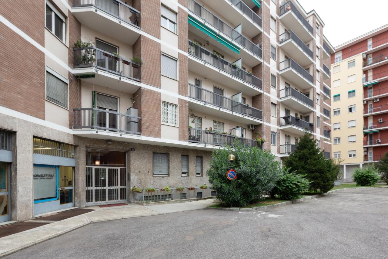 Apartment With Balcony -Bisceglie Red Line Subway Μιλάνο Εξωτερικό φωτογραφία